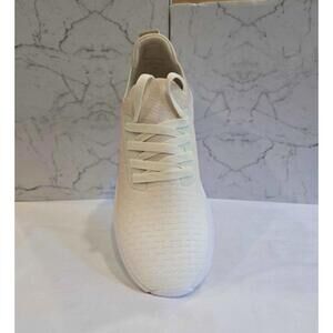 New Women's Urban Sport by J/Slide Beige Knit Lightweight Running Shoe. Size 8M